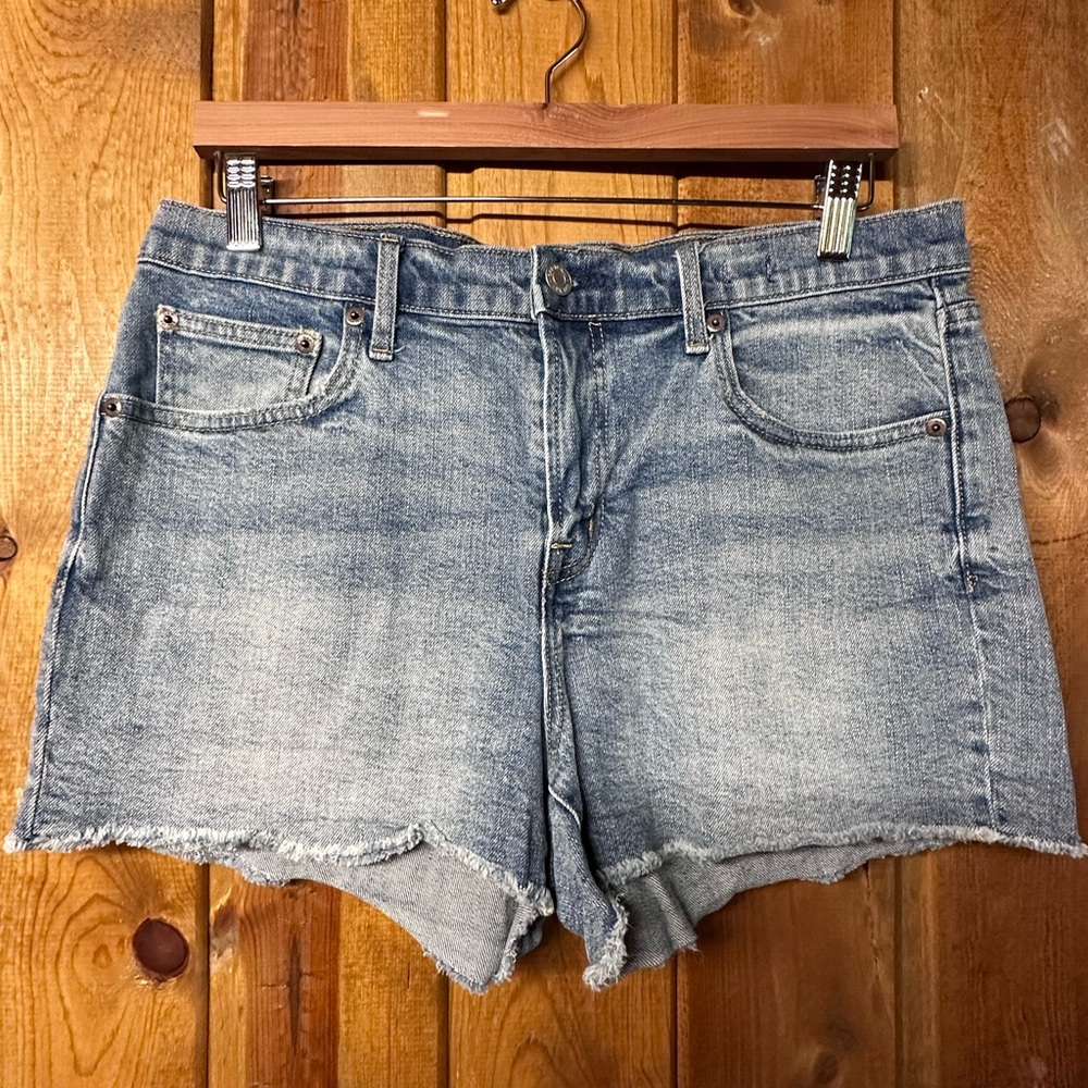 NWOT Gap Cutoff Jean Shorts